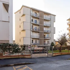  Appartamento Quiet And Bright Flats With Balcony Italia